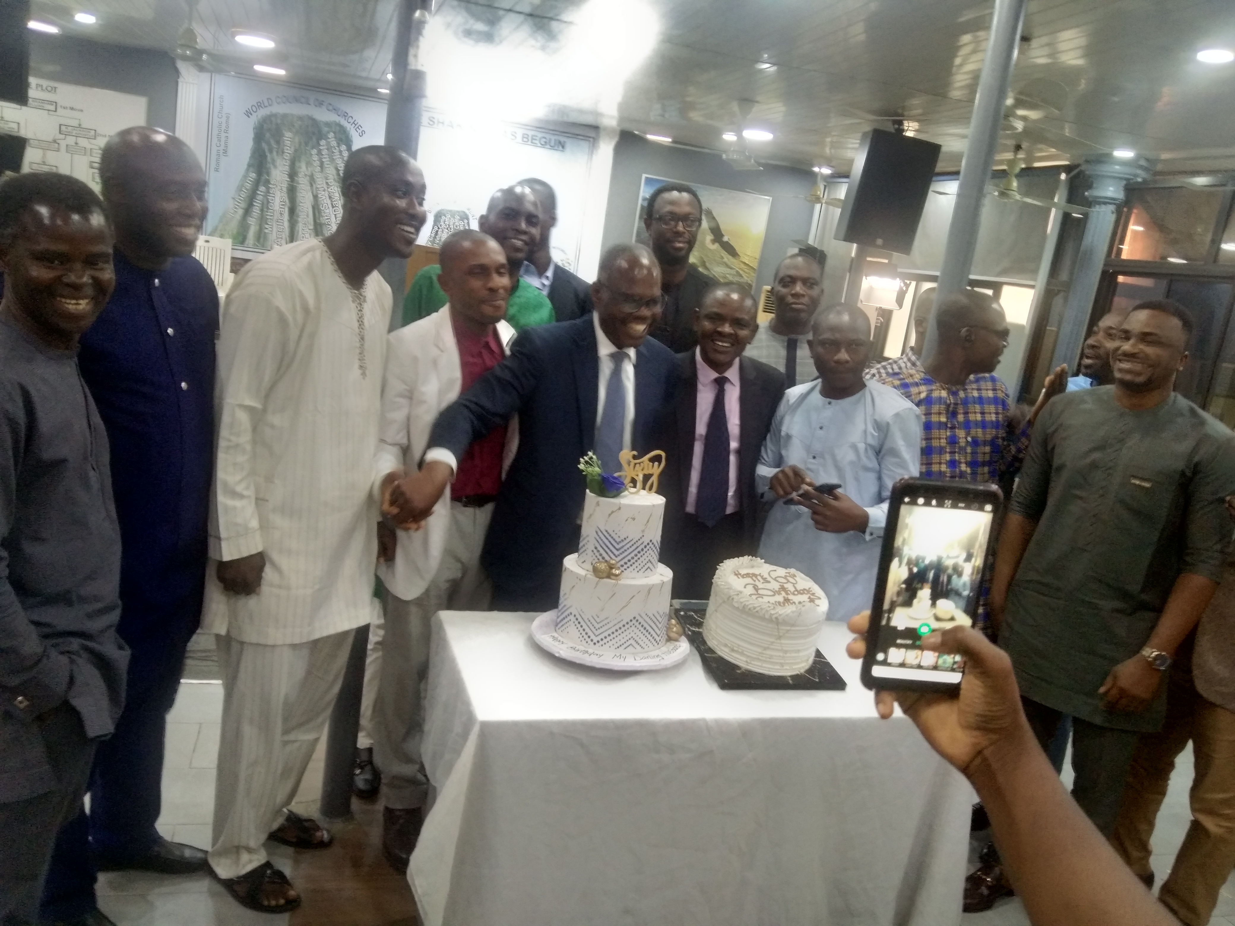 <span class='badge'>32</span> - (Sunday afternoon, 1st Jan. 2023, after service, at the taking of photos with Bro. Ifeanyi Nzekwe, on his 60th Birthday.)